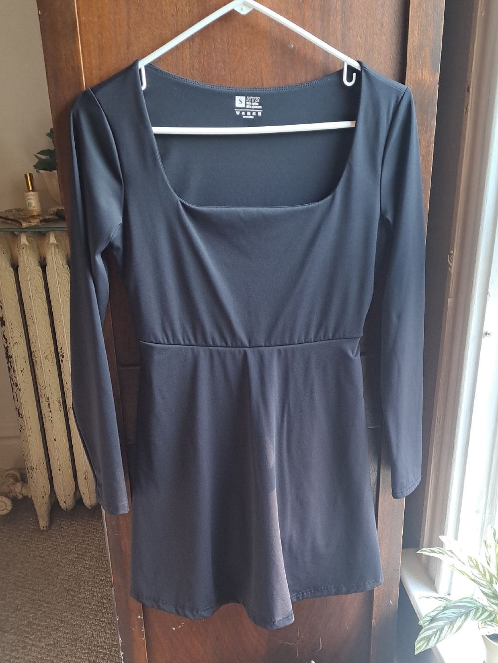 HYZ woman's Size Small  Classic Black Long-Sleeve Square Neck Dress